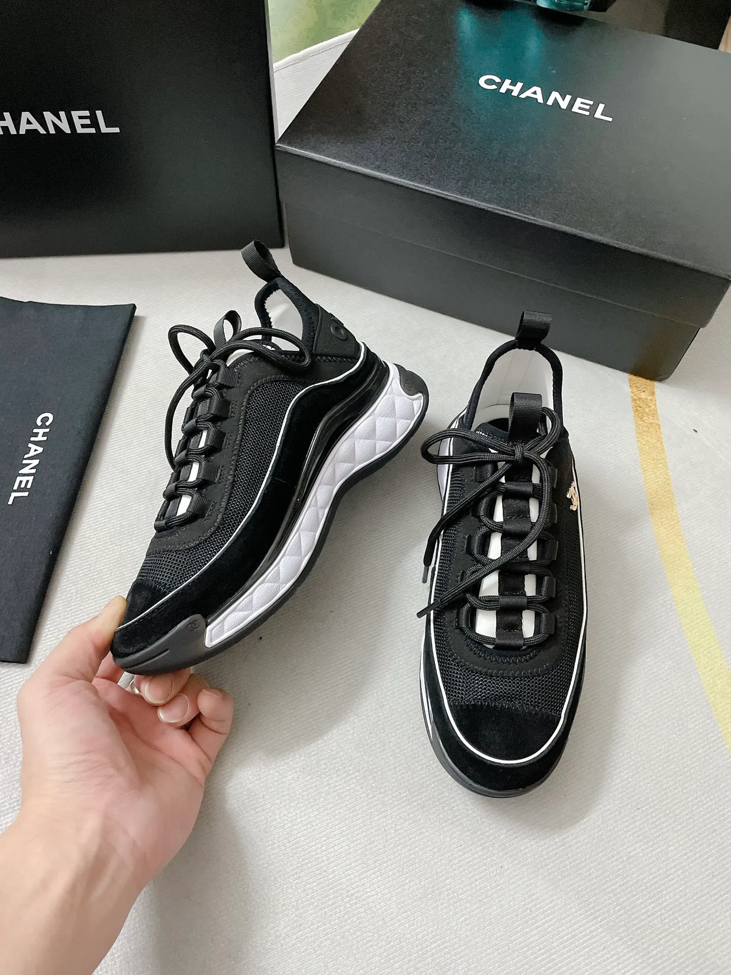 👟👟Ex-factory price 480👟👟 Women's shoes, women's clothing, sizes: 35-45 in stock, welcome to see the board for tasting details. Chanel Chanel Couple Style Xiaoxiang Casual Sports Shoes Dad Shoes Couple Style Counter original version 1:1, each color is accurately matched and internally marked. Black and gold logo. Fabric: Silk cowhide/Imported sheep tendon Outsole: T👟👟Ex-factory price U outsole/Transparent crystal bottom Comes with flip-top magnet box, complete package